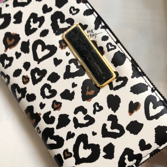 Betsey Johnson Leopard Heart Print White Faux Leather ZA Continental Wallet NWT - Picture 11 of 16